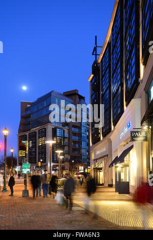 USA-Maryland MD Stadt von Bethesda in der Nacht - Vorort von Washington DC im Montgomery County Stockfoto