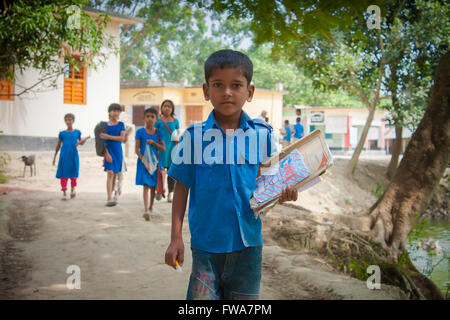 Schule Klasse ist fertig einige von Student's gehen nach Hause in die acd Rajshahi, Bangladesch © jahangir Alam onuchcha/alamy Stockfoto