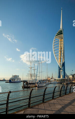 Spinnaker Tower in Portsmouth Harbour, Großbritannien. Stockfoto