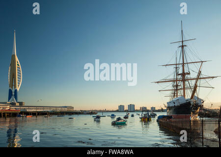 Sonnenuntergang in Portsmouth Harbour, UK. Stockfoto