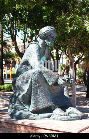 Statue von Ibn al-Baytar, der angesehenen Botaniker und Pharmakologe in Benalmadena, Spanien geboren. Stockfoto