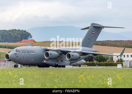 Boeing C-17A Globemaster III militärische Transportflugzeuge der Luftwaffe der Vereinigten Arabischen Emirate (VAE). Stockfoto
