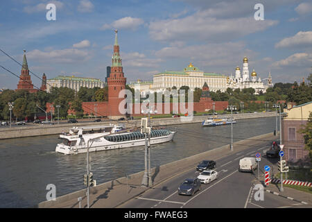 Der Kreml, Grand Palace und Kathedralen über die Moskwa, Moskau, Russland. Stockfoto