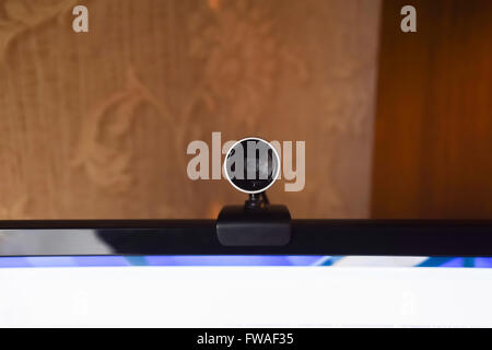 Web-Kamera, an den Monitor angeschlossen. Ausrüstung für Video. Stockfoto