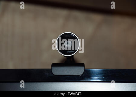 Web-Kamera, an den Monitor angeschlossen. Ausrüstung für Video. Stockfoto