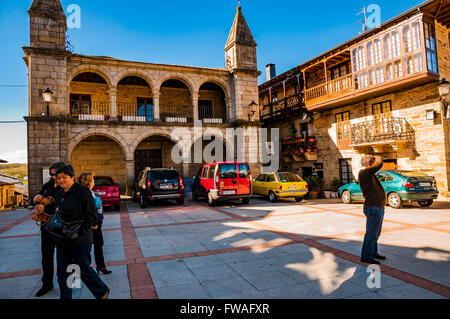 Das Rathaus der Villa befindet sich in der Plaza Mayor, Puebla de Sanabria, Zamora, Castilla y León, Spanien, Europa Stockfoto