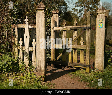 Hölzerne Friedhof Tor in Lavenham, Suffolk, England. Stockfoto