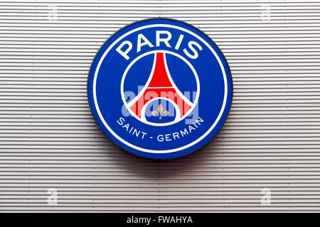 PSG-Logo an der Wand des Parc des Princes in Paris, Frankreich Stockfoto