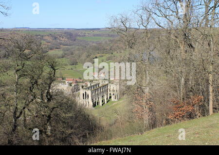 Rievaulx Abbey gesehen von Rievaulx Terrasse, Ryedale, North Yorkshire, England, UK Stockfoto