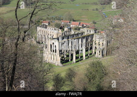 Rievaulx Abbey gesehen von Rievaulx Terrasse, Ryedale, North Yorkshire, England, UK Stockfoto