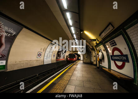 Kennington ist ein Londoner U-Bahn Station auf Kennington Park Rd in Kennington auf der Charing Cross und Bankfilialen der Northern Line Stockfoto