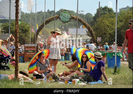 Heißem Wetter im Jahr auf dem Glastonbury Festival, Pilton Somerset Juni 2010 Stockfoto