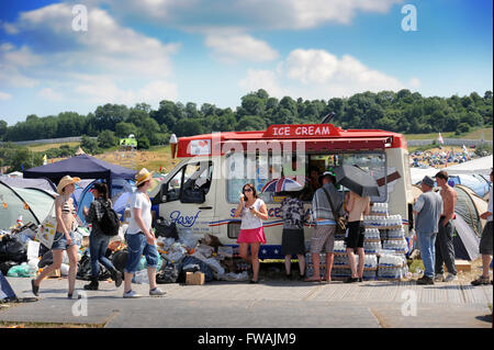 Ein Icecream van in ein heißes Jahr beim Glastonbury Festival 2010, Pilton Somerset UK Stockfoto