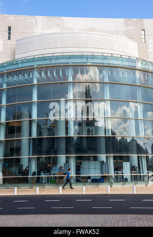 Habima Theater Habima Square (auch genannt Orchester Plaza) in der Stadt Tel Aviv, Israel Stockfoto