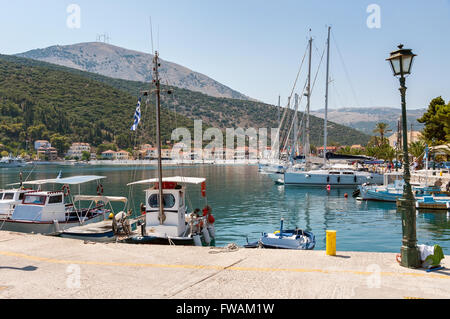 Yachten im Hafen von Agia Effimia auf Kefalonia, Griechenland Stockfoto