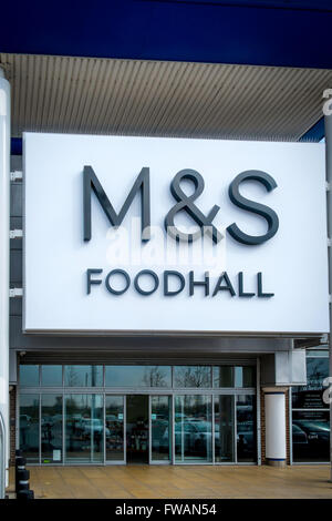 Marks und Spencer Lebensmittelgeschäft früher als Simply Food Re-Branding jetzt Food Hall Stockfoto