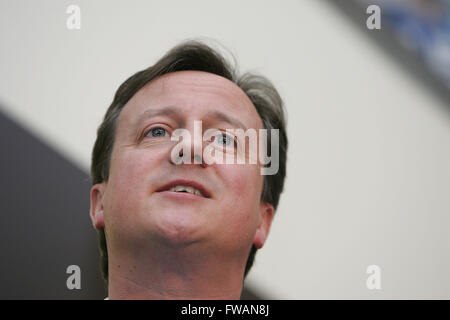 Foto: David Cameron kommt in Belfast für ein Treffen mit den Unionisten. David William Donald Cameron geboren 9 Octo Stockfoto