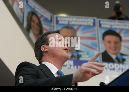 Foto: David Cameron kommt in Belfast für ein Treffen mit den Unionisten. David William Donald Cameron geboren 9 Octo Stockfoto