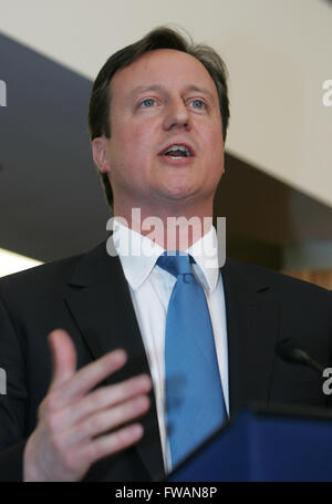 Foto: David Cameron kommt in Belfast für ein Treffen mit den Unionisten. David William Donald Cameron geboren 9 Octo Stockfoto