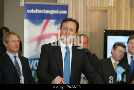 Foto: David Cameron kommt in Belfast für ein Treffen mit den Unionisten. David William Donald Cameron geboren 9 Octo Stockfoto