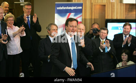 Foto: David Cameron kommt in Belfast für ein Treffen mit den Unionisten. David William Donald Cameron geboren 9 Octo Stockfoto