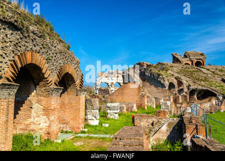 Das Amphitheater von Capua, das zweitgrößte amphitheater Stockfoto