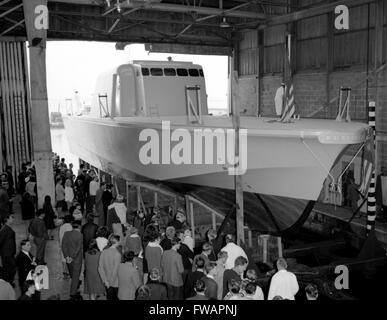 AJAXNETPHOTO. PORTCHESTER, ENGLAND. -SCHNELLES PATROUILLE BOOT START - K.D. PERKASA ÜBER START AUF DER VOSPER WERFT. FOTO: VT SAMMLUNG/AJAXNETPHOTO REF: 3173 VT Stockfoto