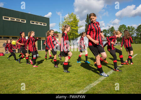 Mädchen spielen Fußball in den Niederlanden