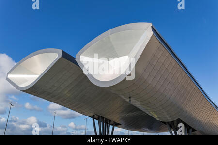 Slough Busbahnhof von Bblur Architektur entworfen