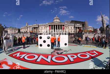 London, UK. 2. April 2016. Riesen Monopoly Board für die London Games Festival in Trafalagar Square, London Credit: Paul Brown/Alamy Live-Nachrichten Stockfoto