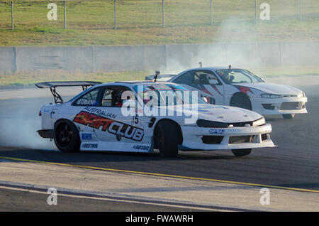 Sydney, Australien. 2. April 2016. Drift-Fahrer zusammenlaufen auf Sydney Motorsport Park für Drift 4 Real South Schaltung Twilight Übungsbeispiel gehostet von der Hi-Tec Drift Australien Motorsport Organisation. Bildnachweis: Mitchell Burke/Pacific Press/Alamy Live-Nachrichten Stockfoto