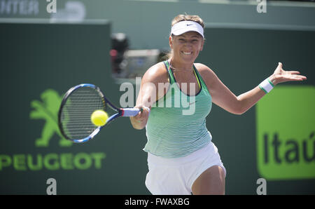 Key Biscayne, FL, USA. 2. April 2016. Key Biscayne, FL - APRIL 02: Viktoria Azarenka(BLR) spielt Svetlana Kuznetsova(RUS) im Finale der 2016 Miami Open in Key Biscayne, Florida. Bildnachweis: Andrew Patron/Zuma Draht Credit: Andrew Patron/ZUMA Draht/Alamy Live-Nachrichten Stockfoto