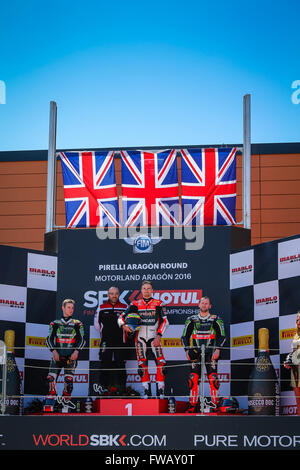 Motorland Aragon, Spanien. 2. April 2016. Weltmeisterschaft Motul FIM von Superbikes. Podium zeigen die Gewinner des Superbikes, Jonathan Rea #1 (GBR), Kawasaki ZX-10R Fahrer des Superbike-Ducati 1199 Panigale R Fahrer der Superbike und Tom Sykes, Chaz Davies #7(GBR), #66(GBR), Kawasaki ZX-10R Fahrer Credit: Action Plus Sport/Alamy Live News Stockfoto