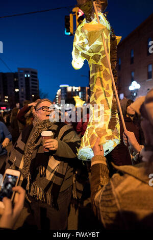 Ann Arbor, Michigan, USA. 1. April 2016. Vollmond am Washington St in Ann Arbor, MI am 1. April 2016. © Mark Bialek/ZUMA Draht/Alamy Live-Nachrichten Stockfoto