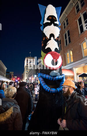 Ann Arbor, Michigan, USA. 1. April 2016. Vollmond am Washington St in Ann Arbor, MI am 1. April 2016. © Mark Bialek/ZUMA Draht/Alamy Live-Nachrichten Stockfoto