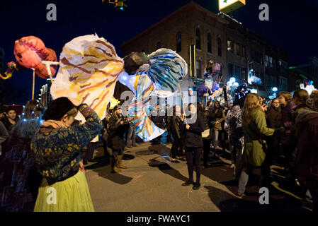 Ann Arbor, Michigan, USA. 1. April 2016. Vollmond am Washington St in Ann Arbor, MI am 1. April 2016. © Mark Bialek/ZUMA Draht/Alamy Live-Nachrichten Stockfoto