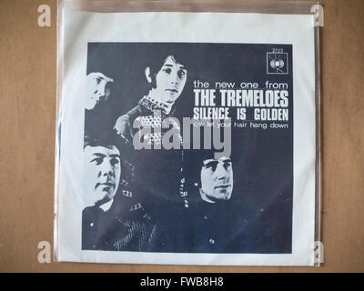 Vintage Plattencover der Single aufnehmen, indem die Tremeloes "Schweigen ist Gold" britische pop-Band aus den 60er Jahren Stockfoto
