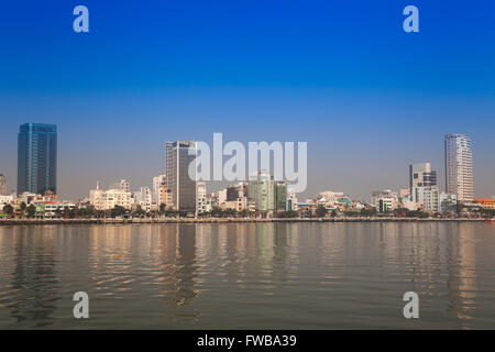 Blick über den Fluss Han auf Innenstadt von Da Nang, Zentral-Vietnam, Vietnam Stockfoto