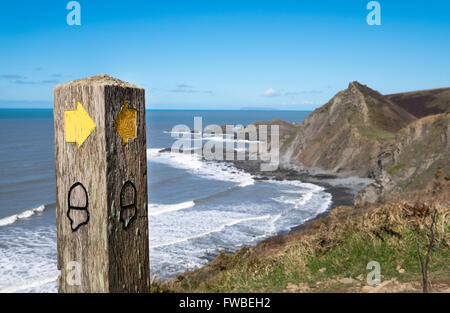 South West Coastal Path National Trail Zeichen in Hartland Devon, Großbritannien Stockfoto