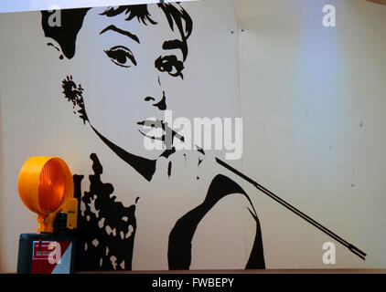 Audrey Hepburn als Holly Golightly in "Fruehstueck Bei Tiffanys", Berlin. Stockfoto