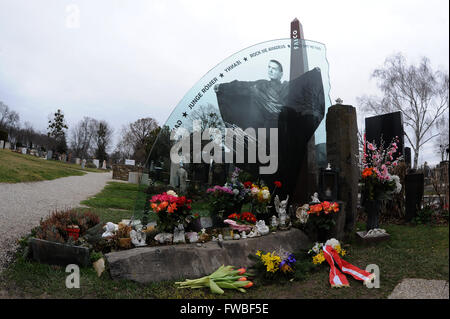 Letzte Ruhestätte für österreichische Sänger Falco aka Johann Hölzl am Wiener Zentralfriedhof Friedhof.  Mitwirkende: Falco wo: Wien, Deutschland bei: 2. März 2016 Stockfoto