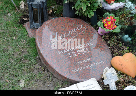 Letzte Ruhestätte für österreichische Sänger Falco aka Johann Hölzl am Wiener Zentralfriedhof Friedhof.  Mitwirkende: Falco wo: Wien, Deutschland bei: 2. März 2016 Stockfoto