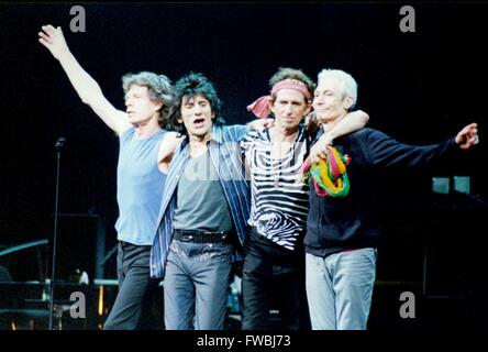 DIE ROLLING STONES FIRST UNION CENTER Philadelphia 20.09.2002 Foto MICHAEL BRITO MICK JAGGER, KEITH RICHARDS CHARLIE WATTS, KEITH RICHARDS Stockfoto