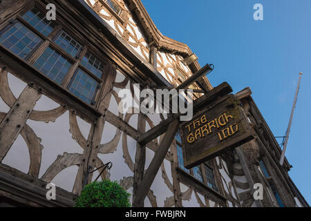 Pub England UK, Detail des Garrick Inn, einem typischen mittelalterlichen Gebäude in der High Street, Stratford Upon Avon, England, Großbritannien Stockfoto