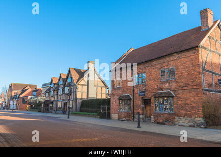 Henley Street Stratford Upon Avon, Shakespeares Geburtsort und Geschenkeladen in der Henley Street, Stratford-Upon-Avon, England gelegen. Stockfoto