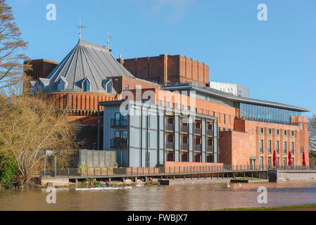 Swan Theatre, Blick auf das Swan Theatre - Teil des RSC-Theaterkomplexes neben dem Fluss Avon in Stratford Upon Avon, England. Stockfoto