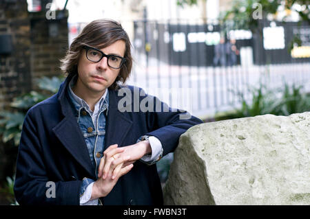 Porträt des Autors Travis Elborough. Travis ist ein weithin veröffentlichten Schriftsteller. Stockfoto