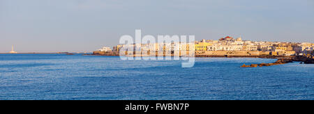 Gallipoli-Leuchtturm und Stadt-Panorama am Morgen Stockfoto