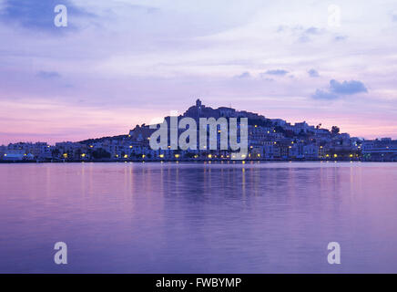 Übersicht in der Morgendämmerung, Ibiza, Balearen, Spanien. Stockfoto