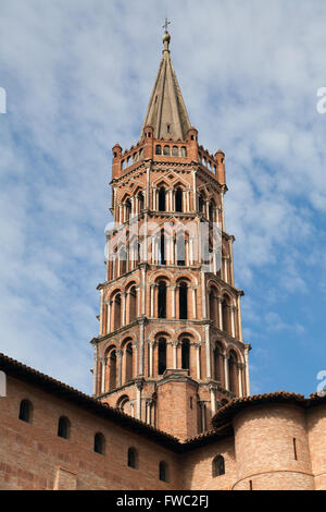 Der Glockenturm der Basilika von St. Sernin, Toulouse, Frankreich. Stockfoto